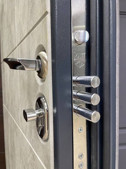 Входная дверь  