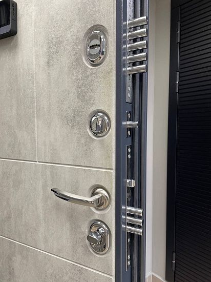 Входная дверь  