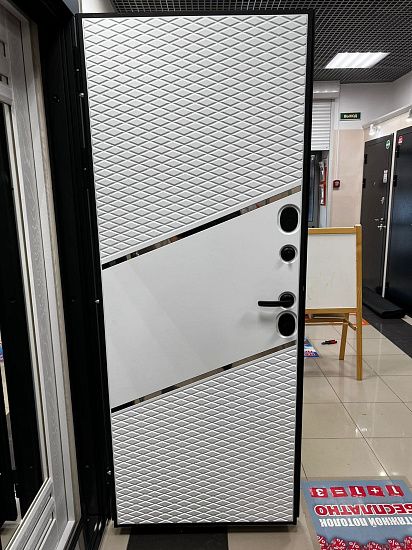 Входная дверь  