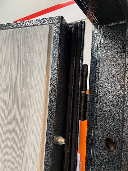 Входная дверь  